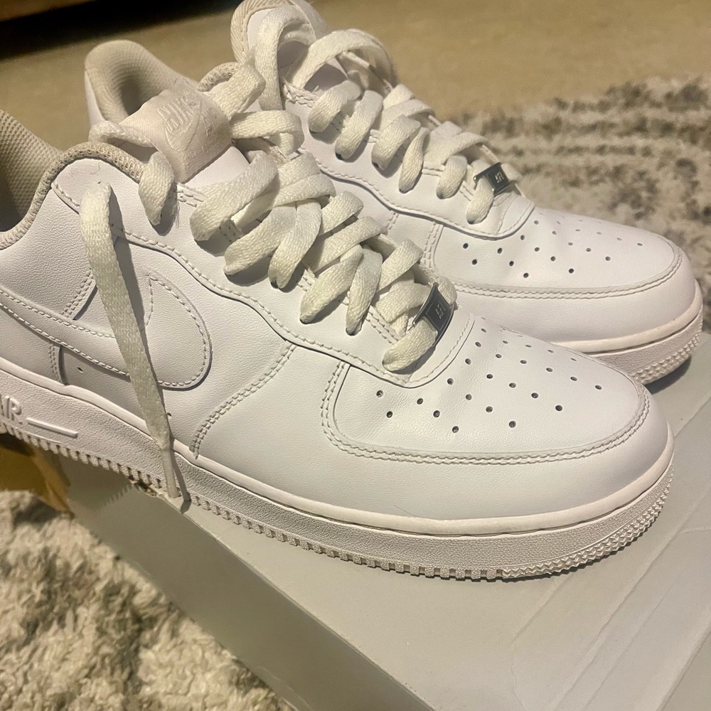White leather sneakers Nike Air Force , very Good condition